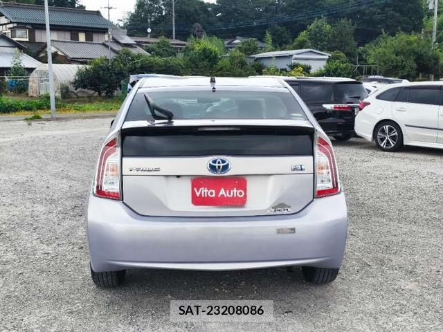Toyota PRIUS 2013-08 8372766-3