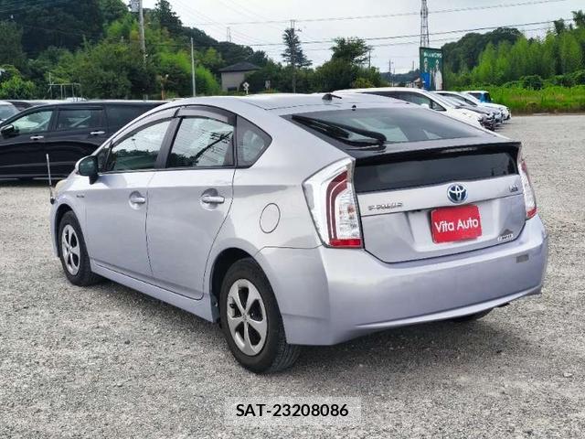 Toyota PRIUS 2013-08 8372766-4