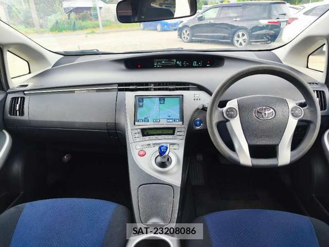 Toyota PRIUS 2013-08 8372766-7