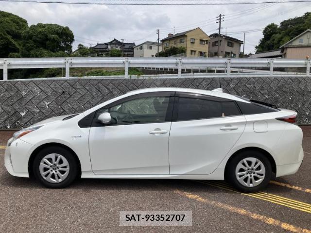 Toyota PRIUS 2015-12 8373042-1