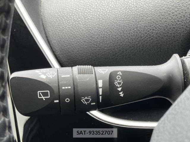 Toyota PRIUS 2015-12 8373042-16
