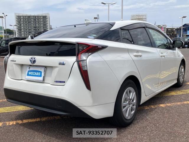 Toyota PRIUS 2015-12 8373042-2