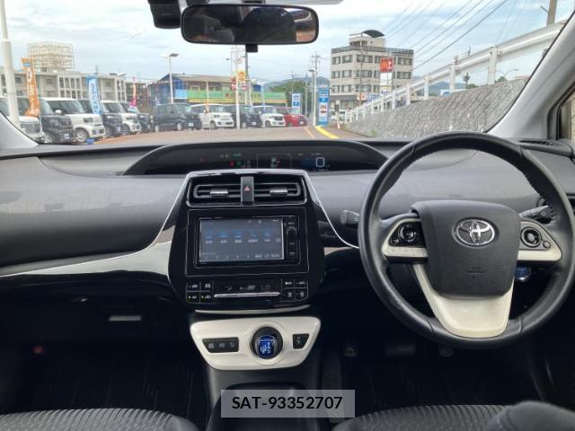 Toyota PRIUS 2015-12 8373042-3