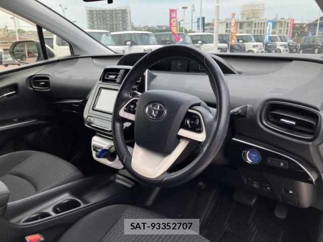 Toyota PRIUS 2015-12 8373042-4