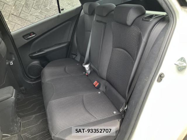 Toyota PRIUS 2015-12 8373042-6