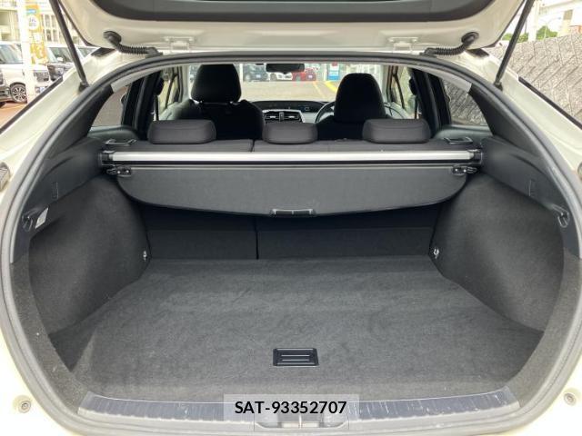 Toyota PRIUS 2015-12 8373042-7