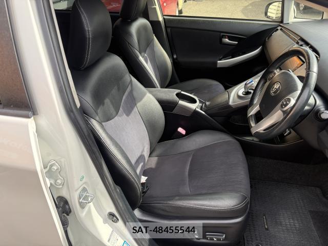 Toyota PRIUS 2013-10 8373181-12