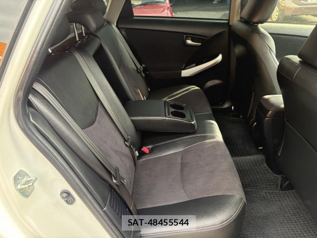 Toyota PRIUS 2013-10 8373181-13