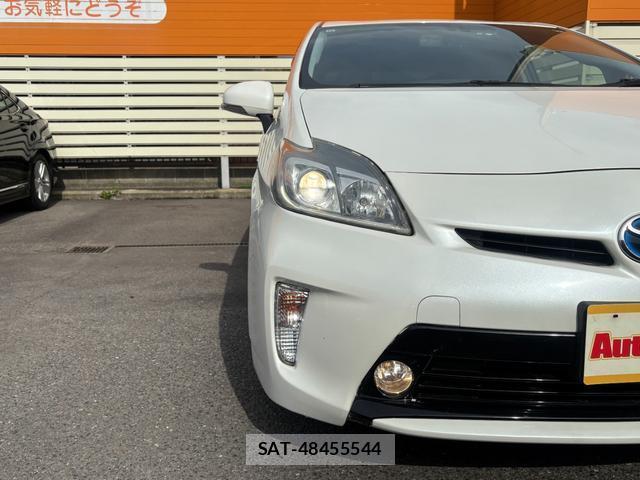 Toyota PRIUS 2013-10 8373181-15