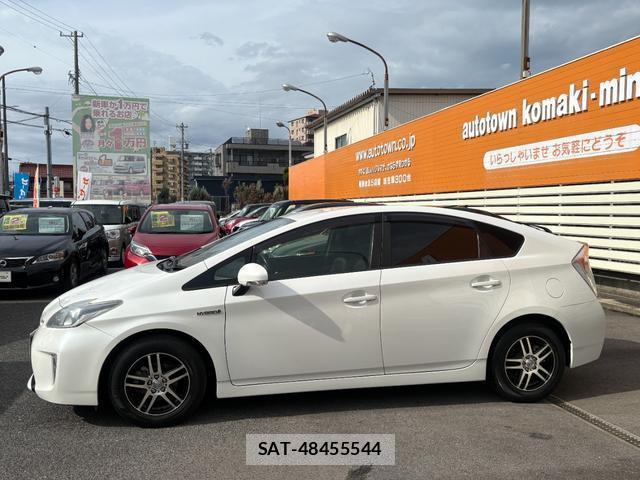 Toyota PRIUS 2013-10 8373181-19