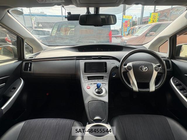 Toyota PRIUS 2013-10 8373181-4