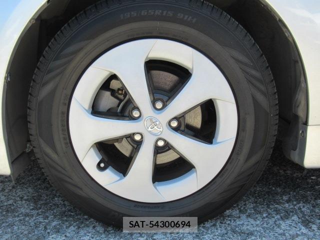Toyota PRIUS 2015-06 8373184-13