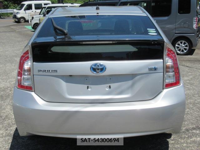 Toyota PRIUS 2015-06 8373184-17