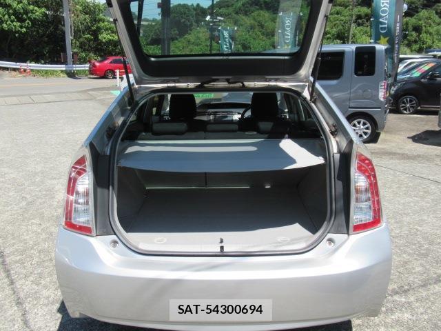 Toyota PRIUS 2015-06 8373184-18