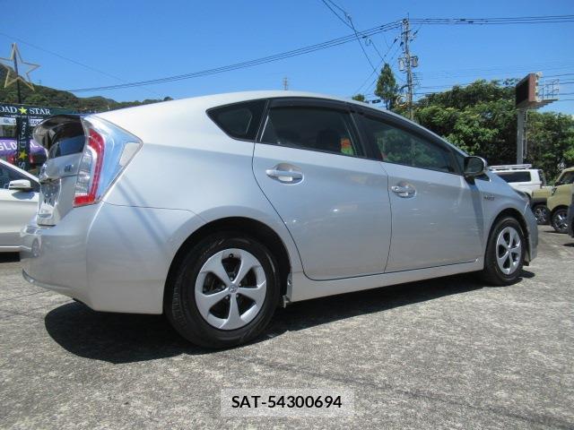 Toyota PRIUS 2015-06 8373184-2