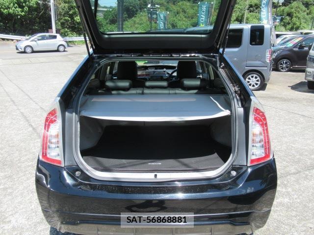 Toyota PRIUS 2013-11 8373186-19