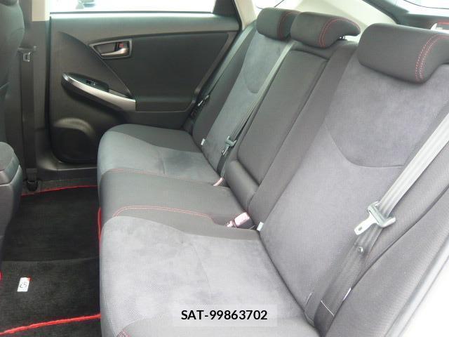 Toyota PRIUS 2015-08 8373207-2