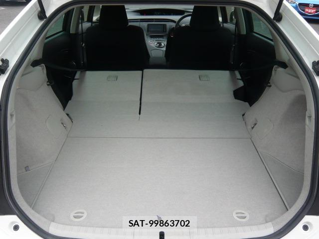 Toyota PRIUS 2015-08 8373207-6