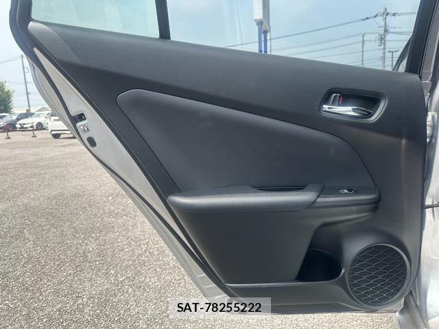 Toyota PRIUS 2018-08 8373268-13