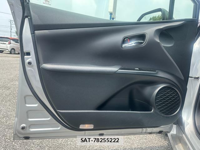 Toyota PRIUS 2018-08 8373268-6