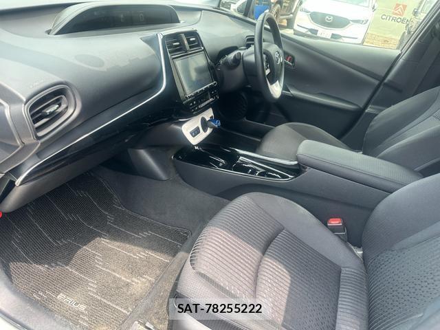 Toyota PRIUS 2018-08 8373268-7