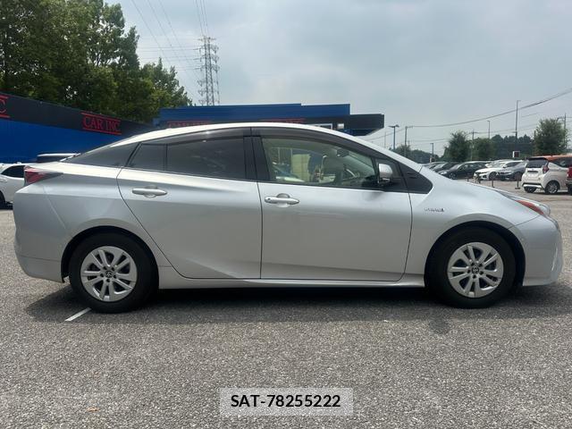 Toyota PRIUS 2018-08 8373268-9