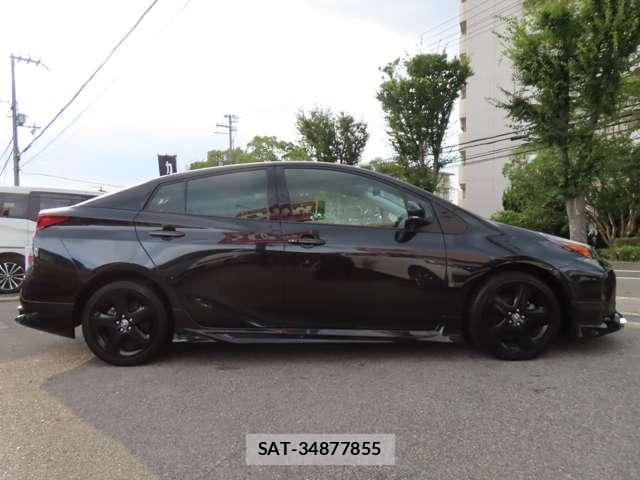 Toyota PRIUS 2021-11 8373327-6