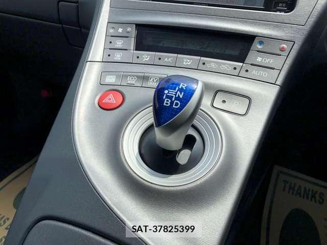 Toyota PRIUS 2013-06 8373404-12