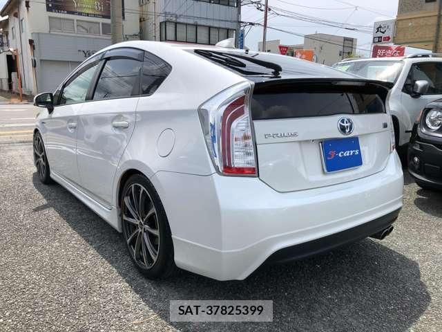 Toyota PRIUS 2013-06 8373404-3
