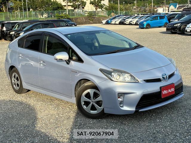 Toyota PRIUS 2012-04 8373488-1
