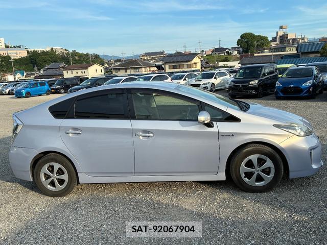Toyota PRIUS 2012-04 8373488-13