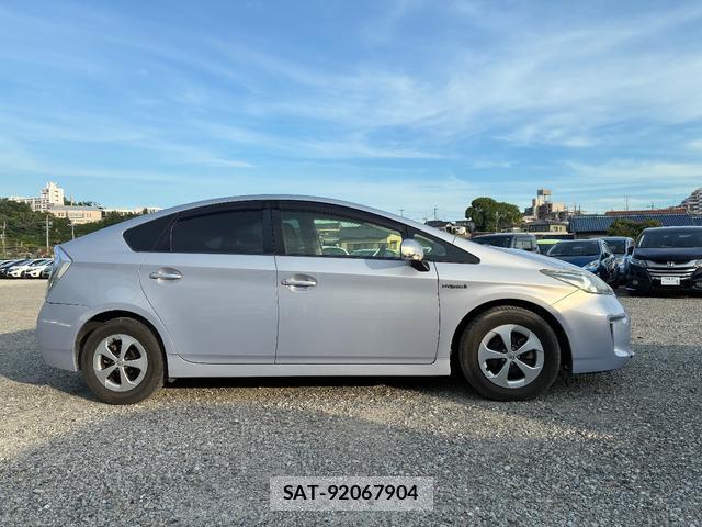 Toyota PRIUS 2012-04 8373488-14