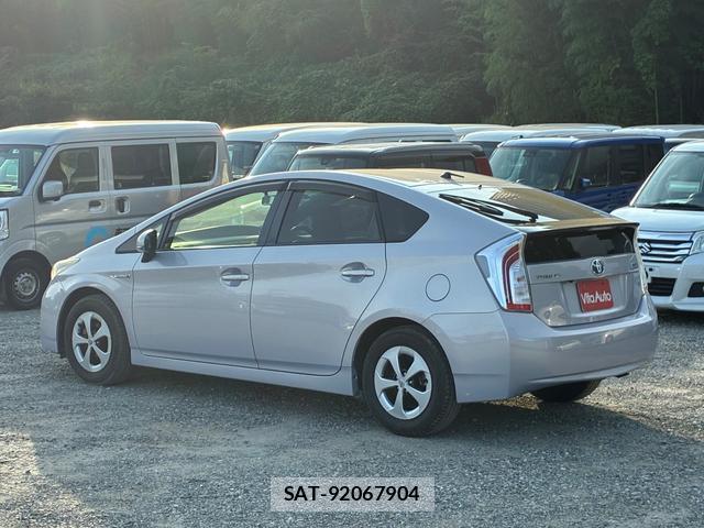 Toyota PRIUS 2012-04 8373488-18