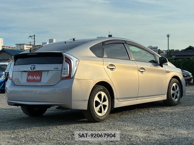 Toyota PRIUS 2012-04 8373488-2