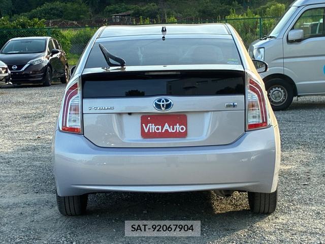 Toyota PRIUS 2012-04 8373488-3