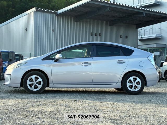 Toyota PRIUS 2012-04 8373488-4
