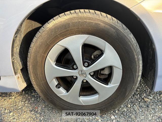 Toyota PRIUS 2012-04 8373488-7