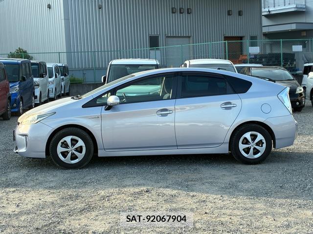 Toyota PRIUS 2012-04 8373488-9