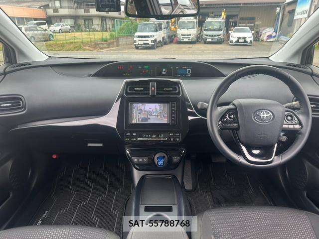 Toyota PRIUS 2021-04 8373512-1