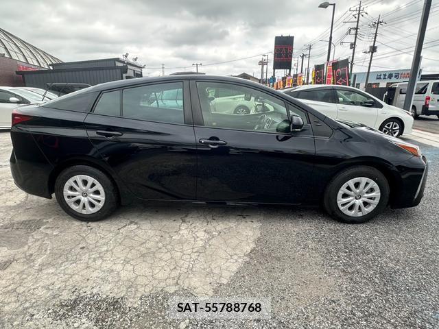 Toyota PRIUS 2021-04 8373512-13