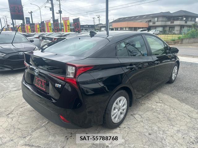 Toyota PRIUS 2021-04 8373512-14