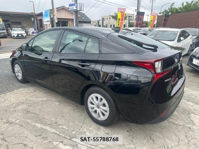 Toyota PRIUS 2021-04 8373512-16