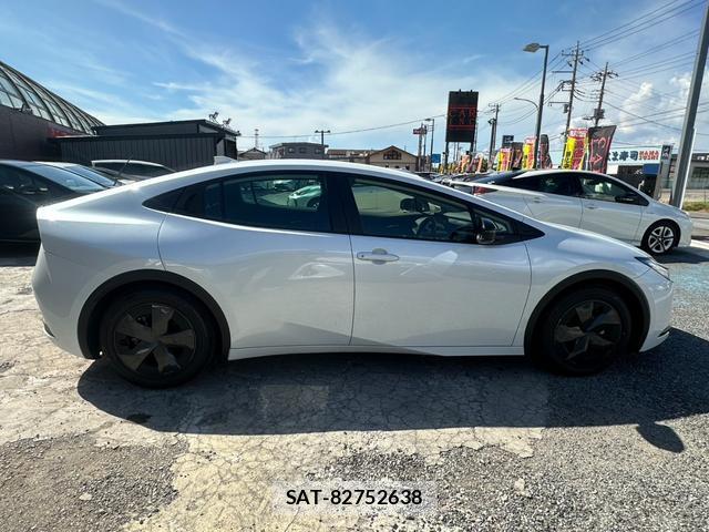 Toyota PRIUS 2023-06 8373513-15