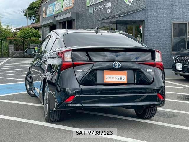 Toyota PRIUS 2021-03 8373643-1