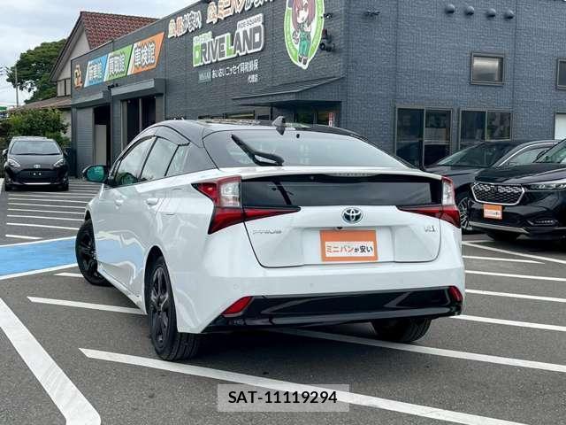 Toyota PRIUS 2022-02 8373661-1
