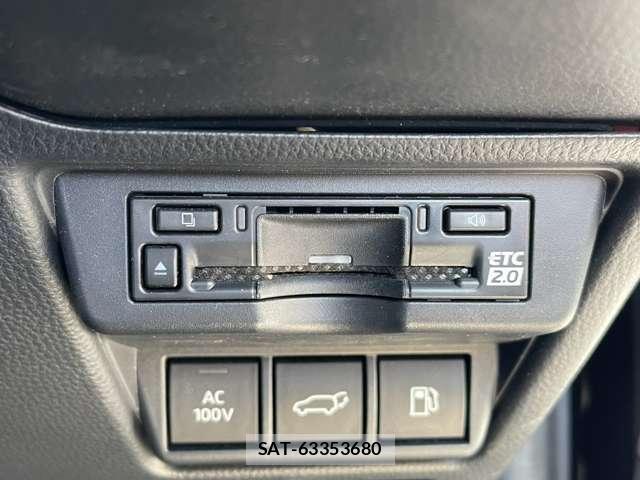 Toyota PRIUS 2023-04 8373670-11