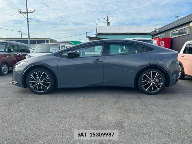 Toyota PRIUS 2023-05 8373675-10