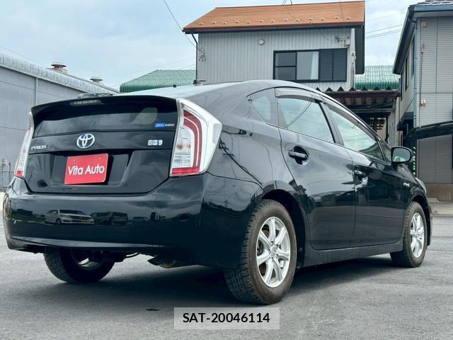 Toyota PRIUS 2013-05 8373785-12