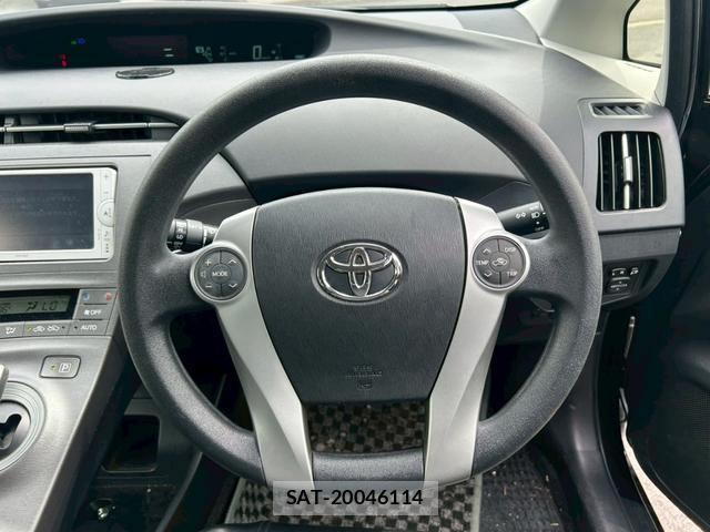 Toyota PRIUS 2013-05 8373785-18