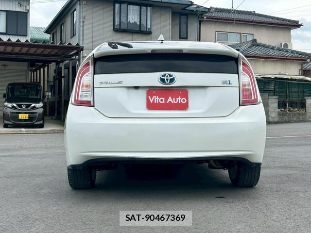 Toyota PRIUS 2012-10 8373786-10